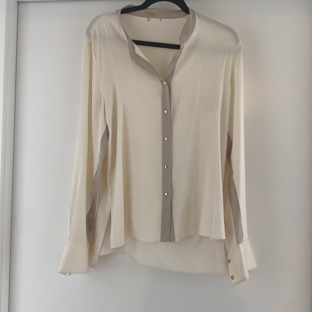 Silk Ellie Tahari Long Sleeve Blouse with gold buttons